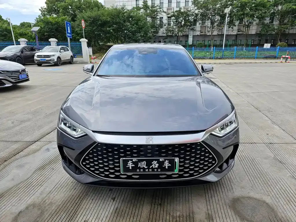 BYD Han — фото 10