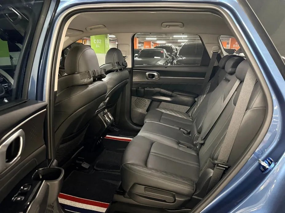 Kia Sorento — фото 8