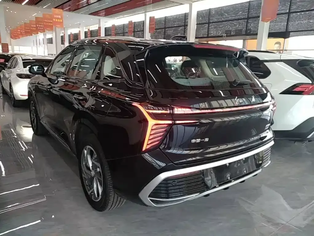 Hongqi HS3 PHEV — фото 7