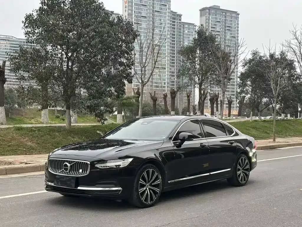 Volvo S90 — фото 1