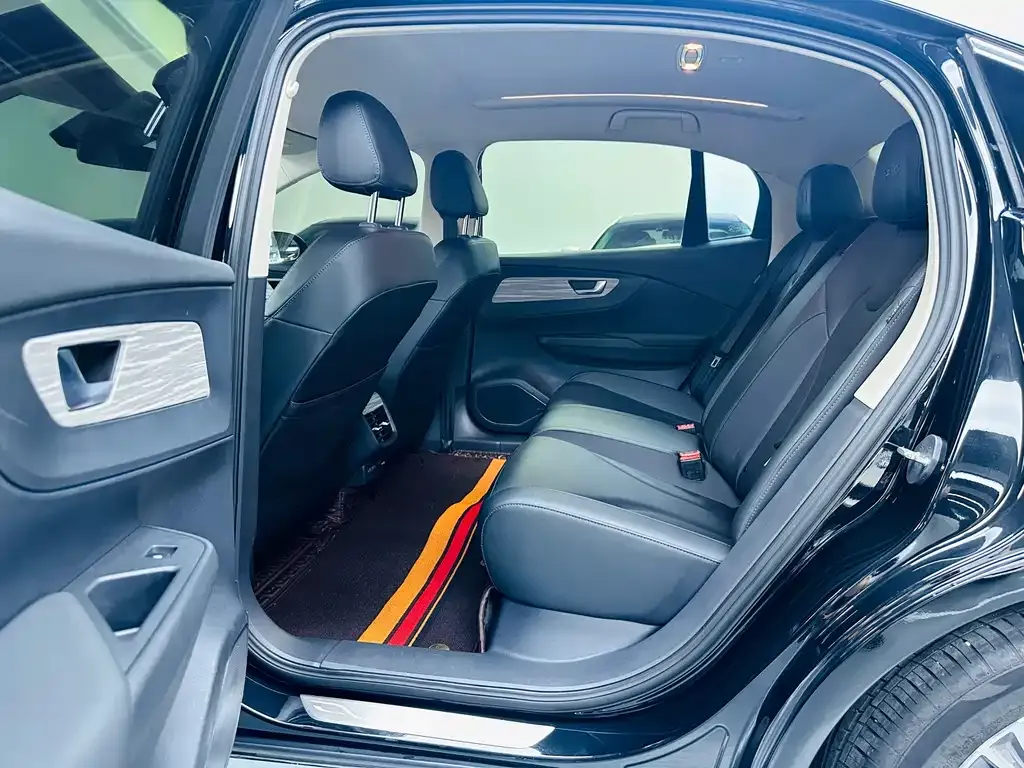 Hongqi E-QM5 — фото 10