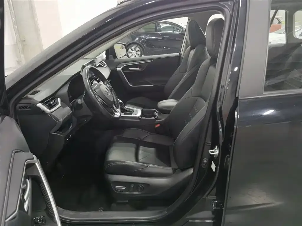 Toyota Wildlander 2024 из CN, фото 9