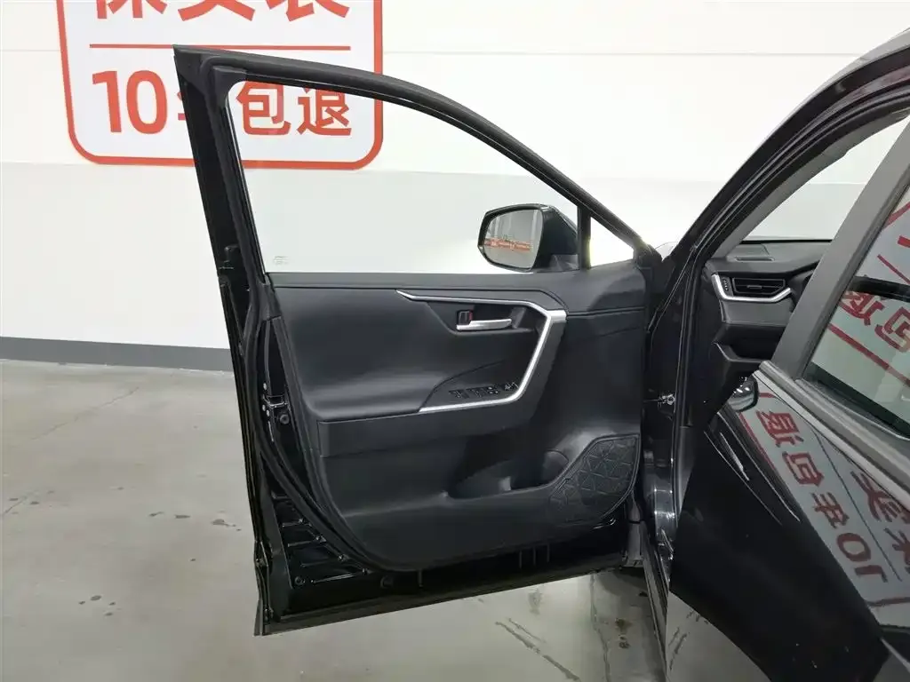Toyota Wildlander 2024 из CN, фото 4