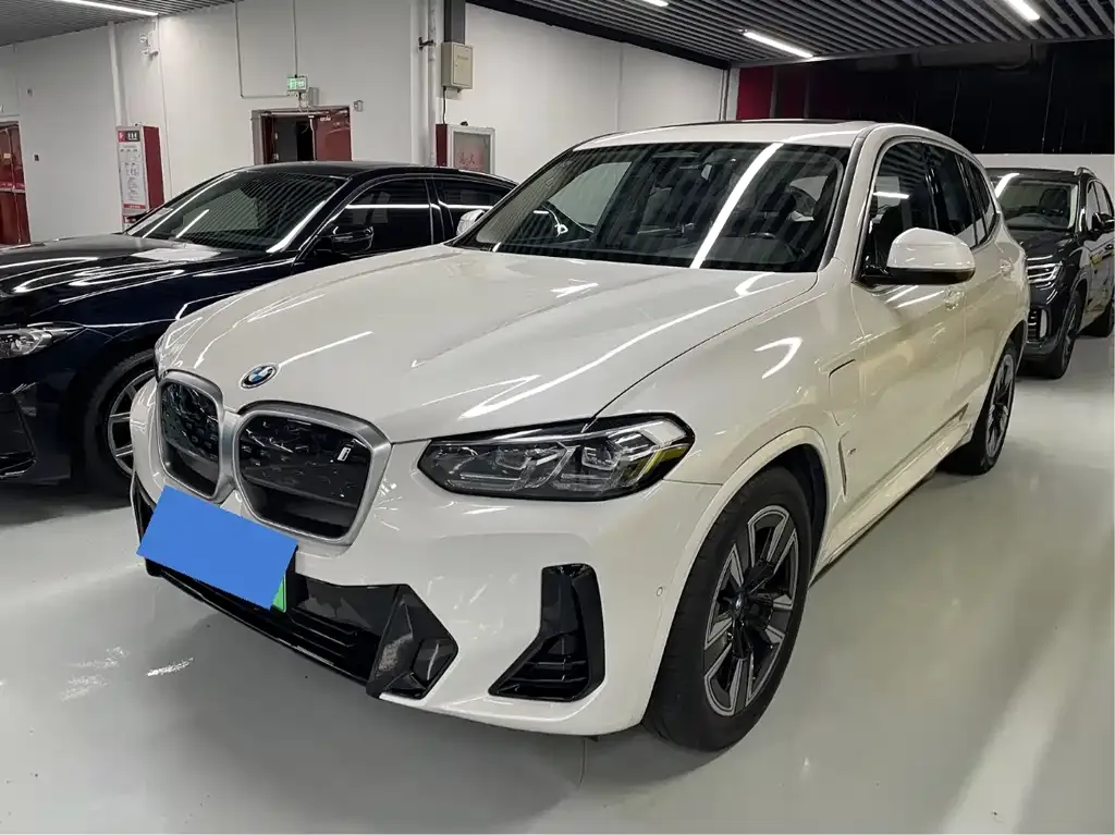 BMW iX3 — фото 1