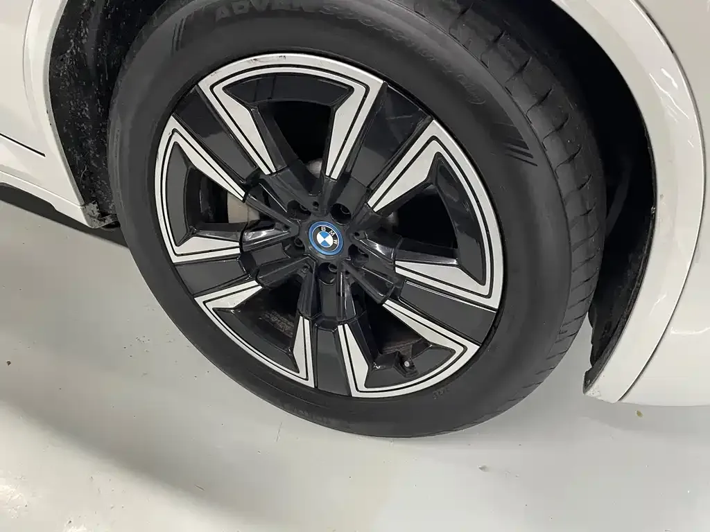 BMW iX3 — фото 10