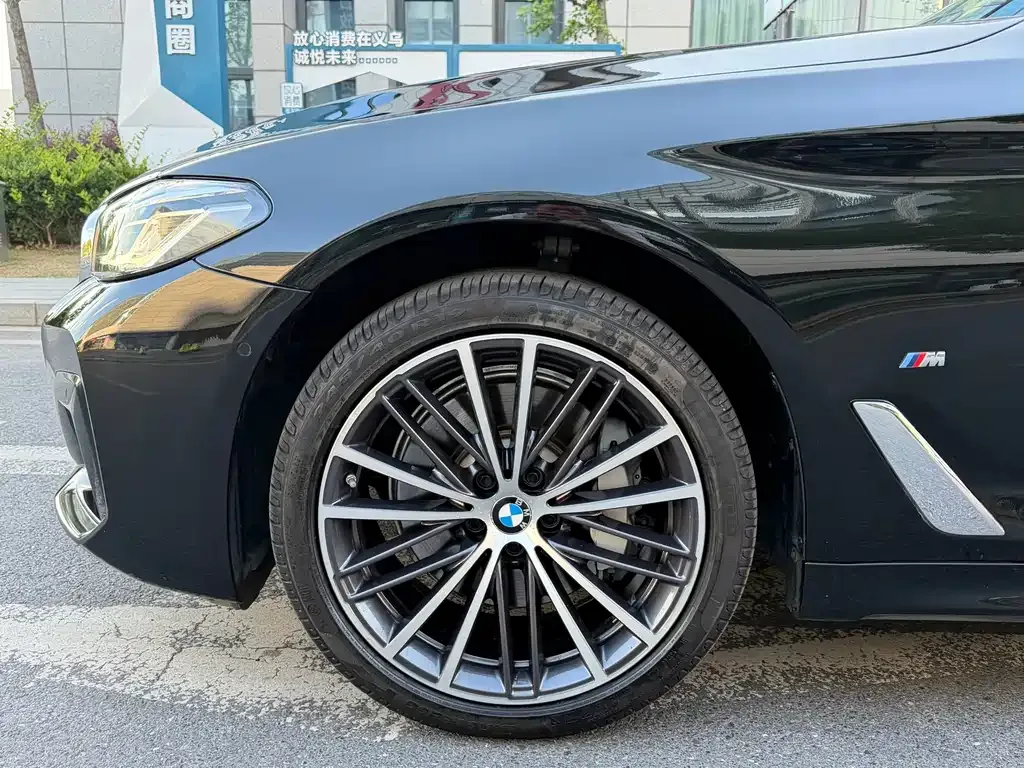 BMW 5 Series — фото 10