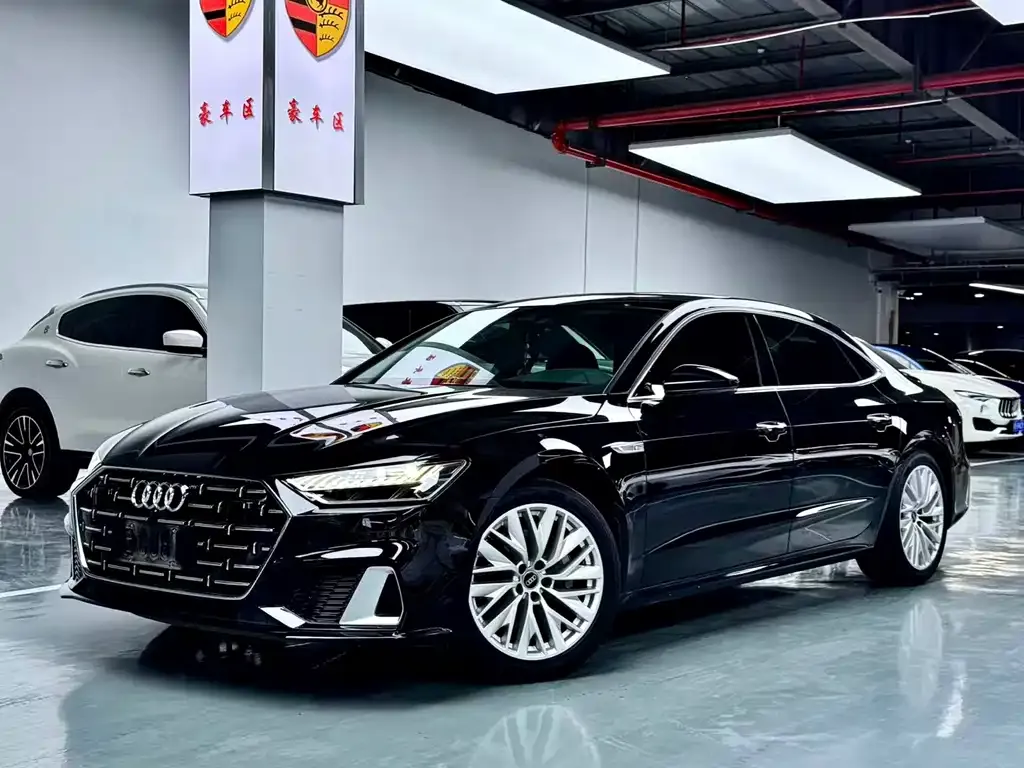 Audi A7L — фото 1