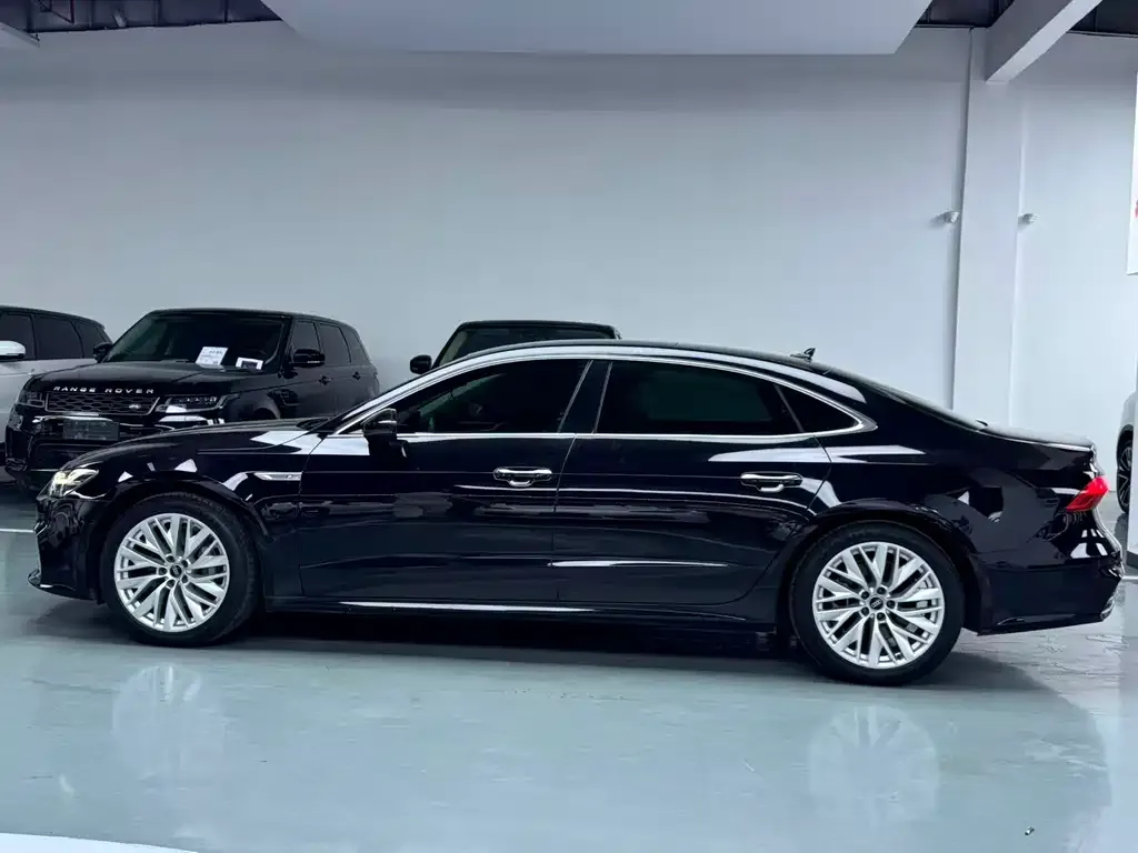 Audi A7L — фото 9