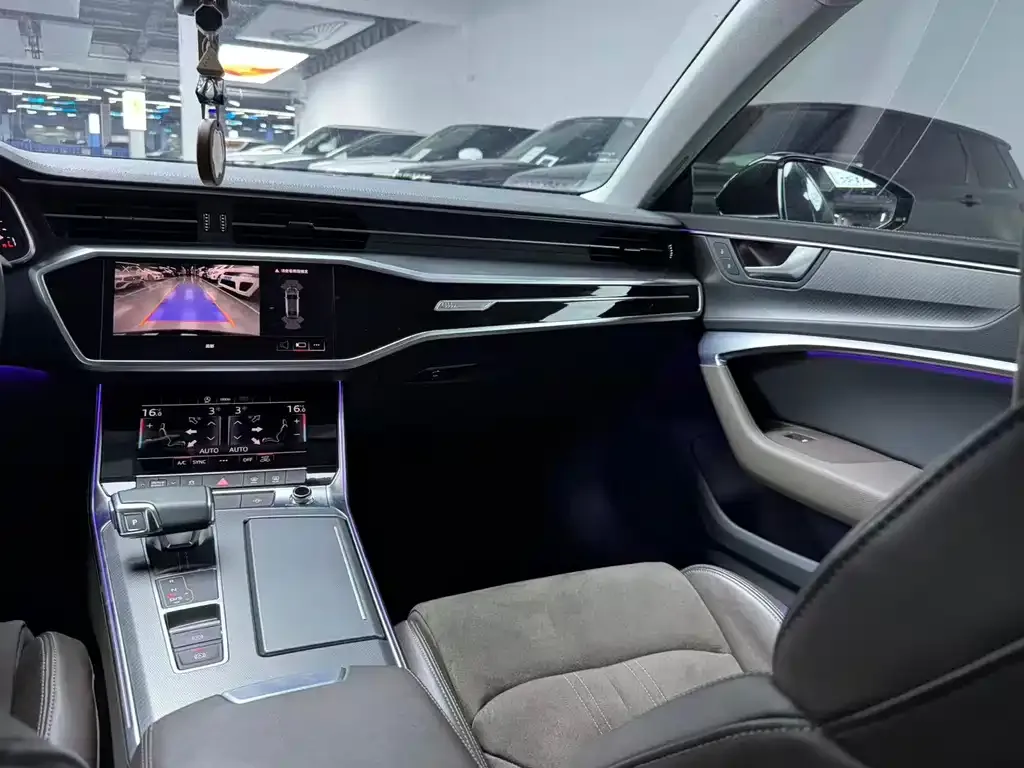 Audi A7L — фото 6