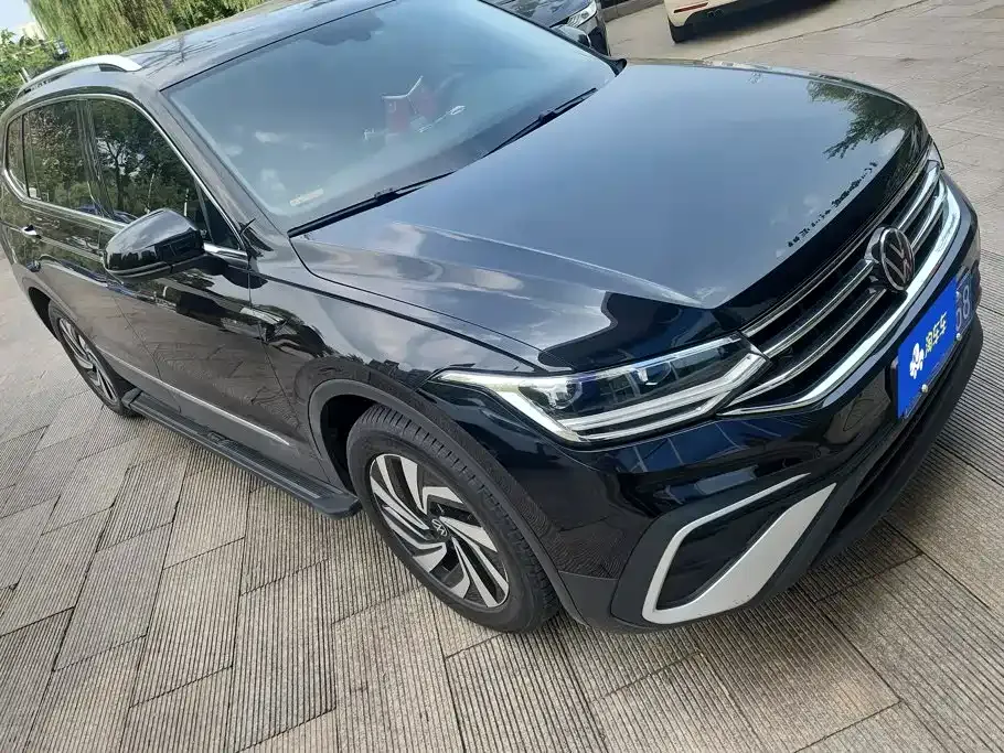 Volkswagen Tiguan L — фото 1