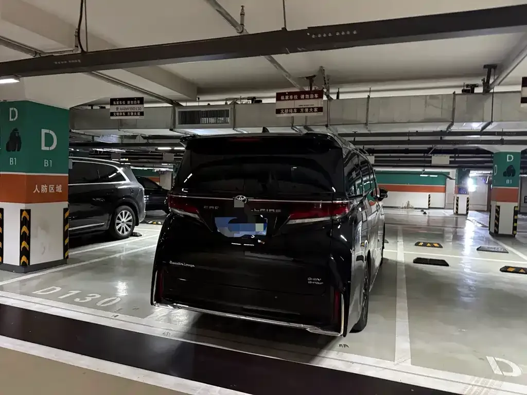 Toyota Vellfire — фото 2