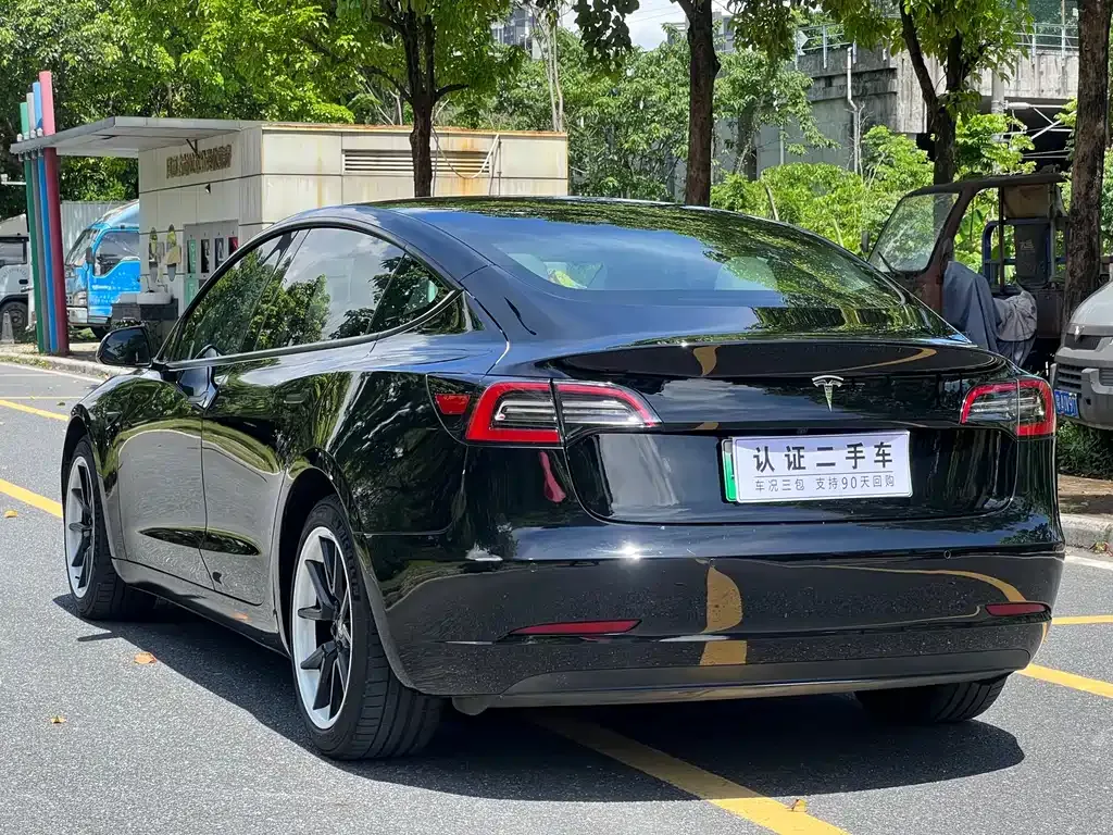 Tesla Model 3 — фото 9