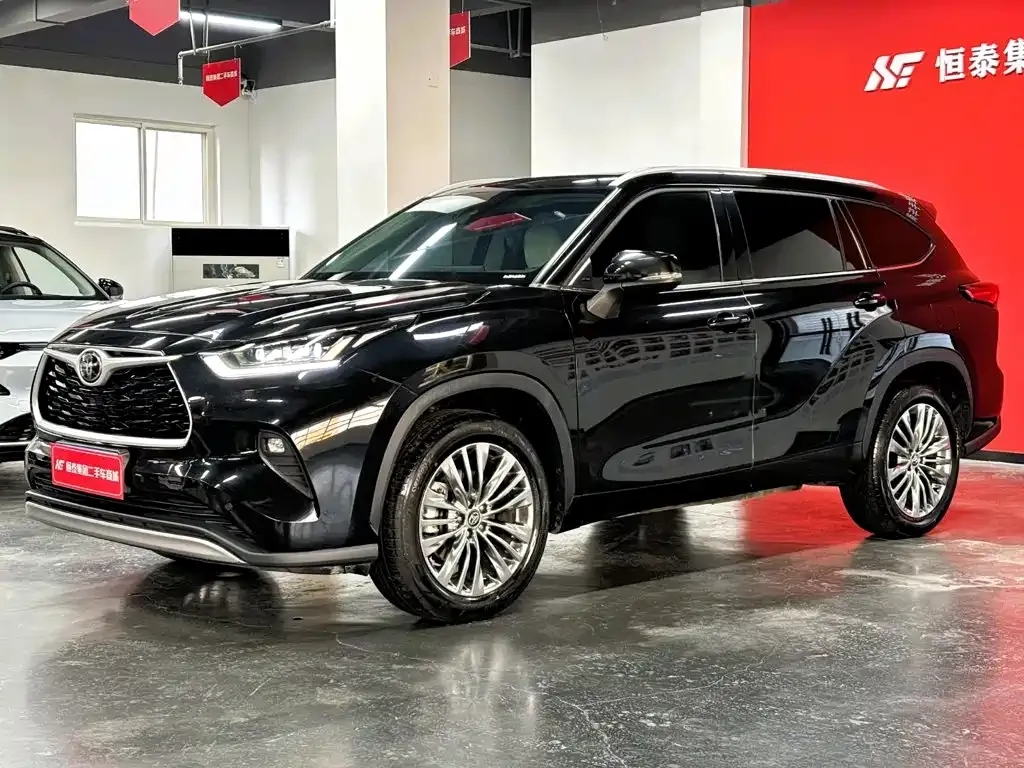 Toyota Highlander — фото 1
