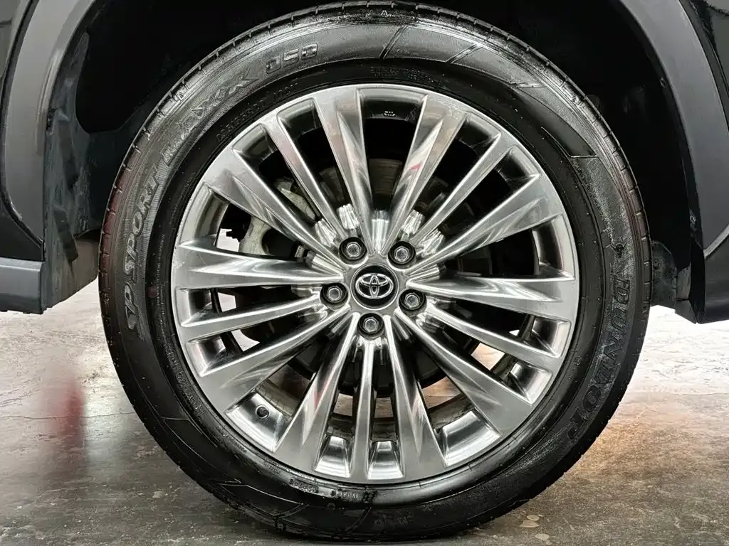 Toyota Highlander — фото 10