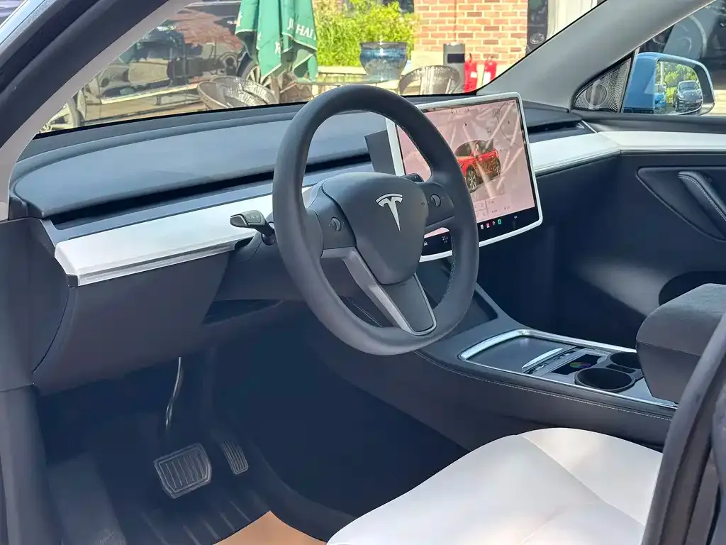 Tesla Model Y — фото 4
