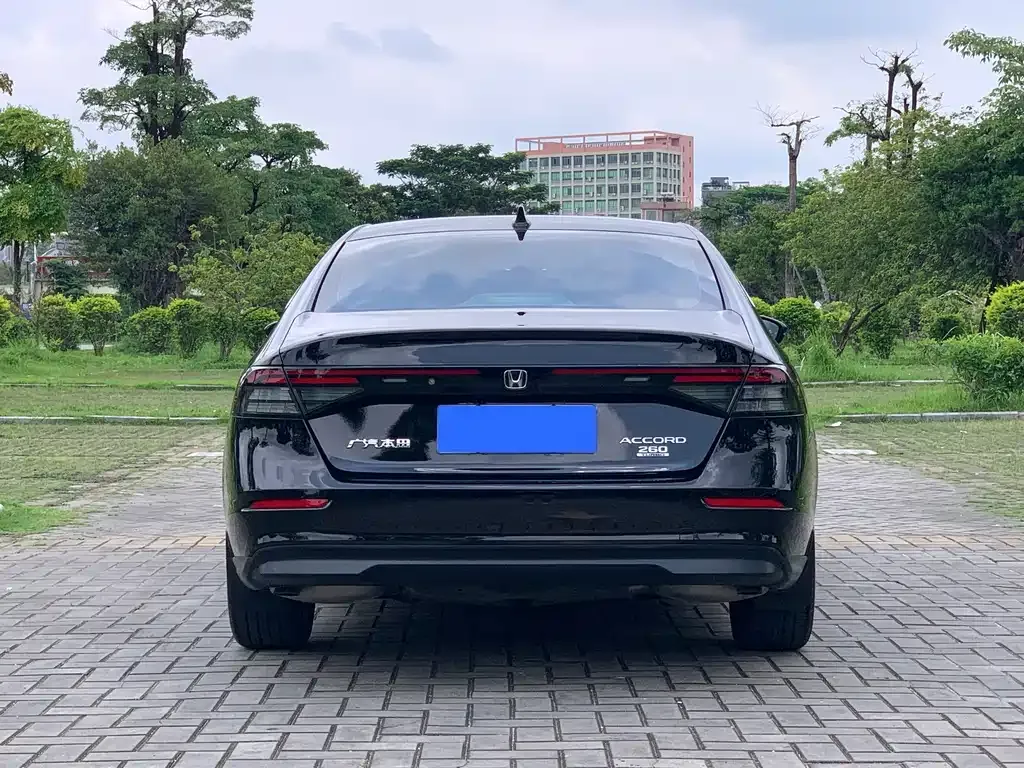 Honda Accord — фото 9