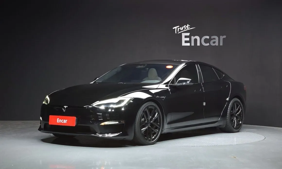 Tesla Model S — фото 1