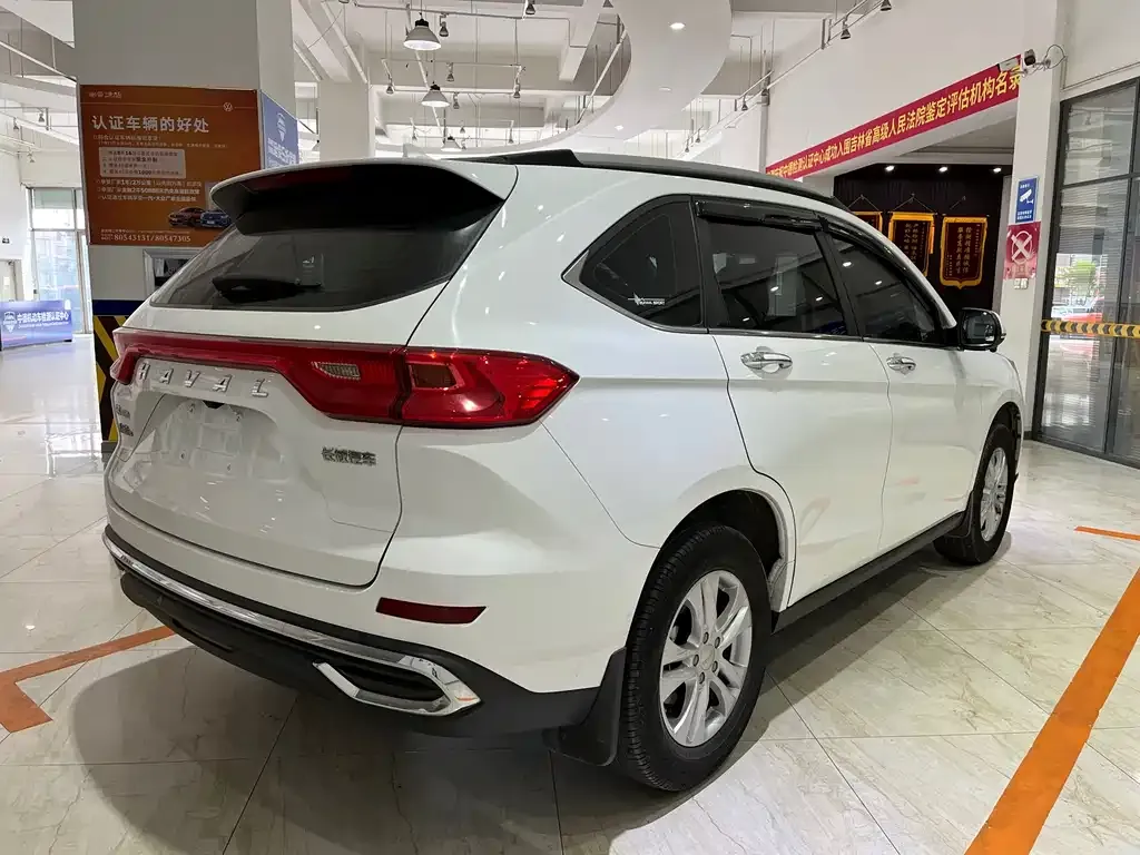 Haval M6 — фото 10