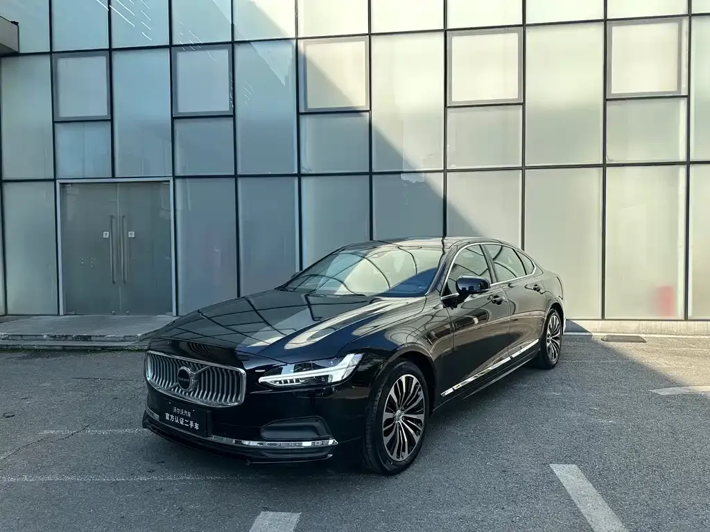 Volvo S90 — фото 1