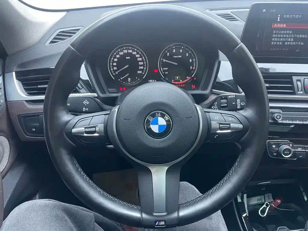 BMW X1 — фото 9