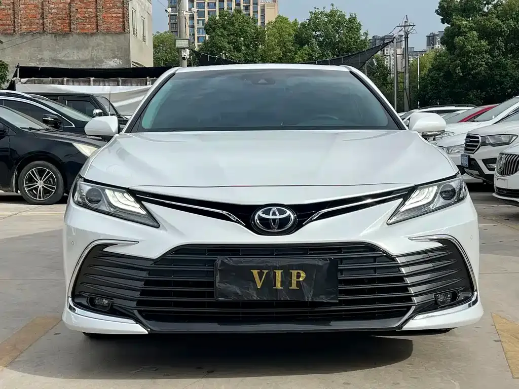 Toyota Camry — фото 5