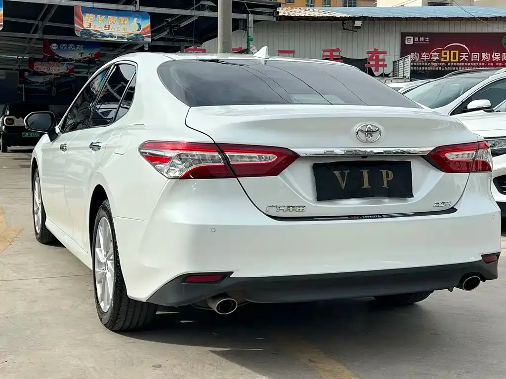 Toyota Camry — фото 8