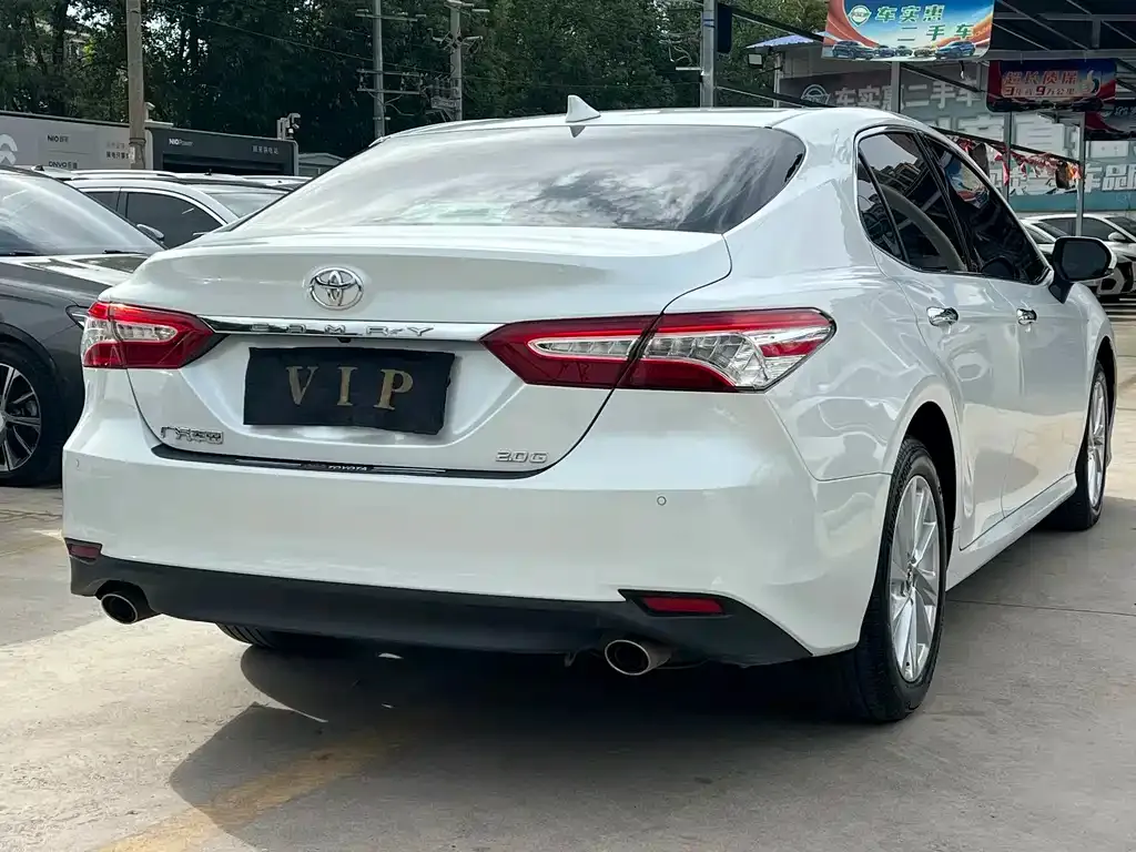 Toyota Camry — фото 10