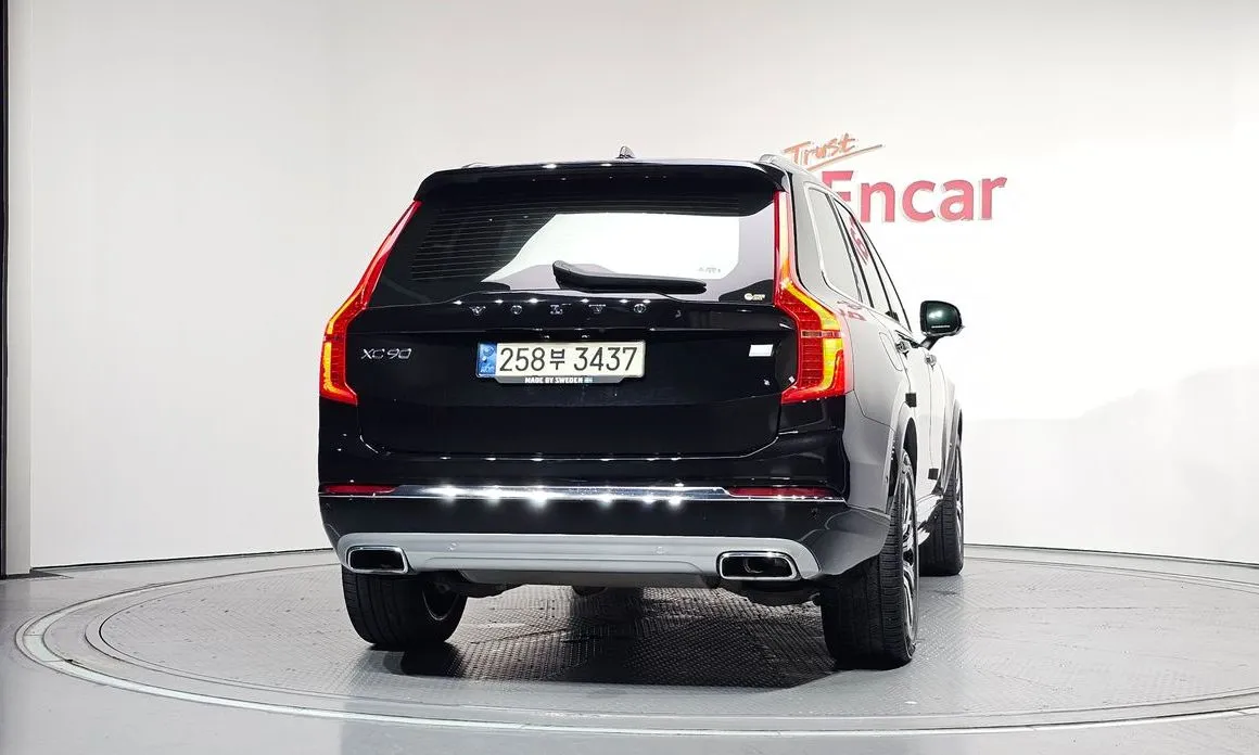 Volvo XC90 — фото 8