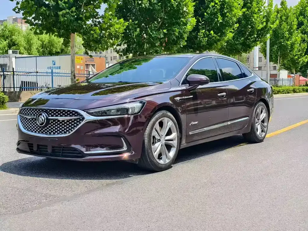 Buick LaCrosse — фото 1