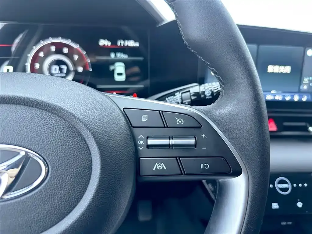 Hyundai Elantra — фото 4