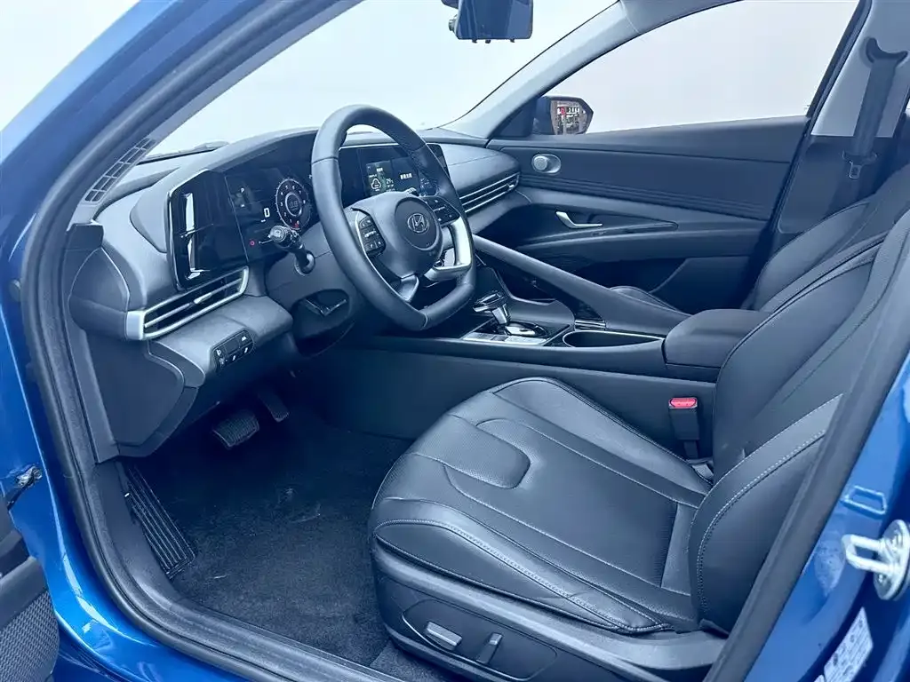 Hyundai Elantra — фото 8