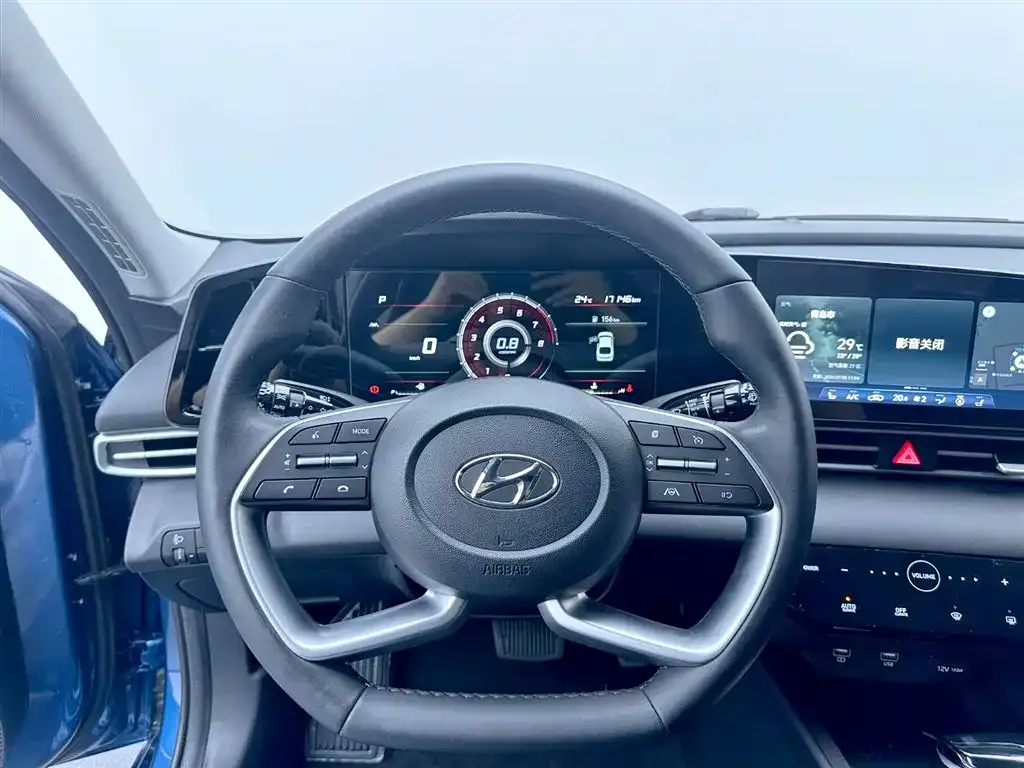 Hyundai Elantra — фото 6