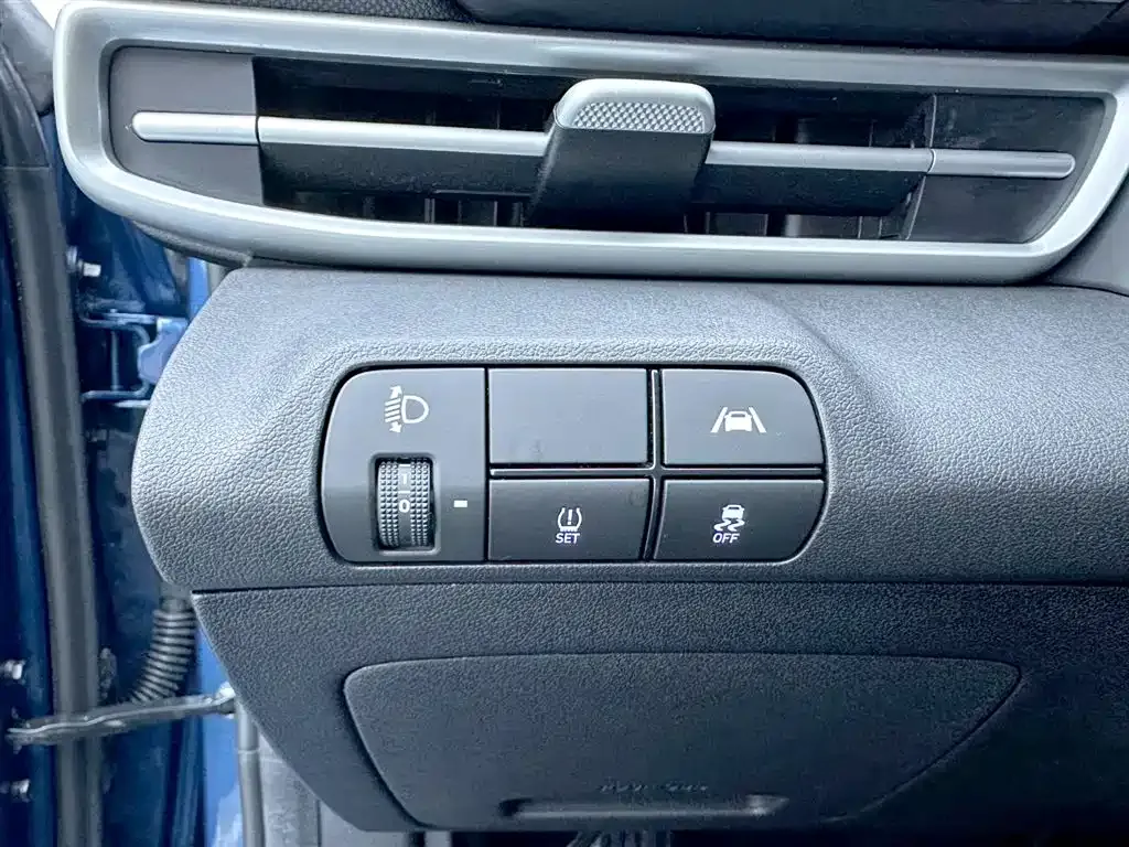 Hyundai Elantra — фото 7