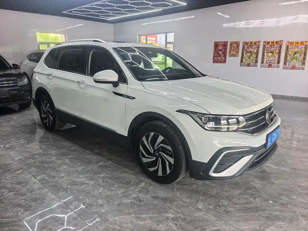 Volkswagen Tiguan L — фото 7