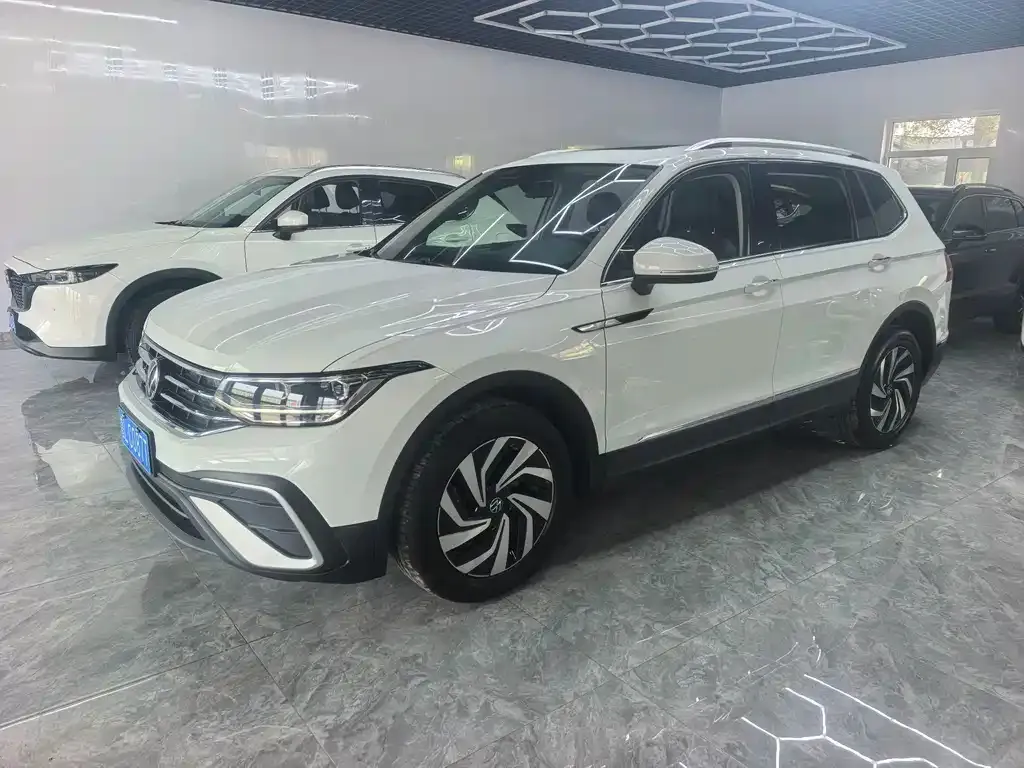 Volkswagen Tiguan L — фото 6