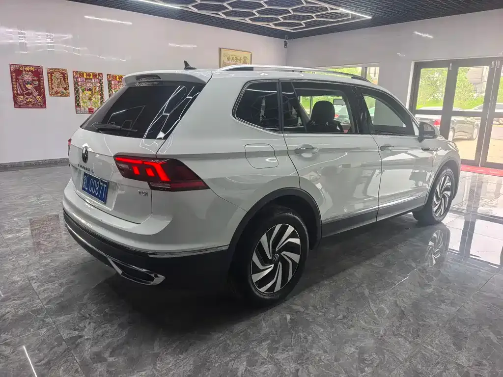 Volkswagen Tiguan L — фото 4