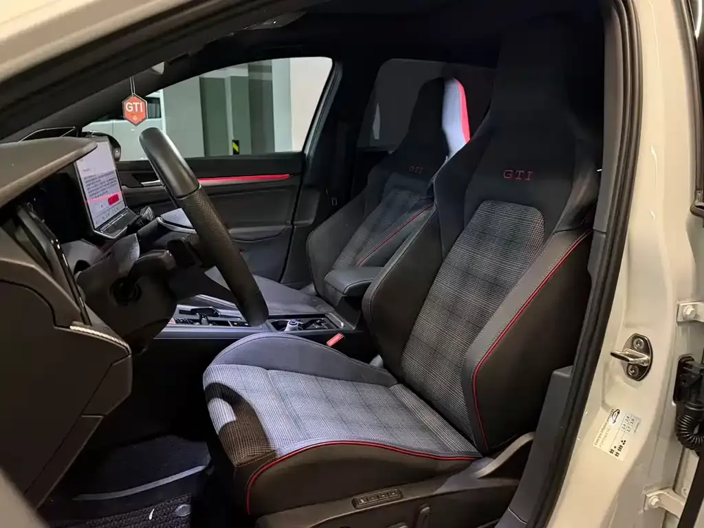 Volkswagen Golf GTI — фото 7