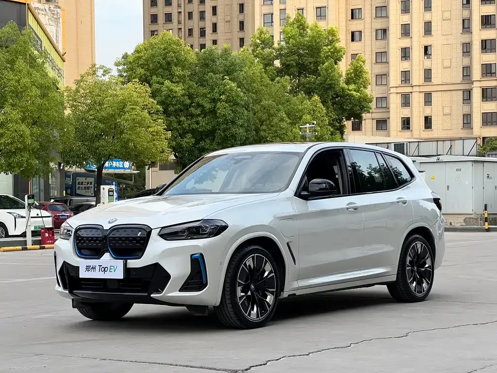 BMW iX3 — фото 1