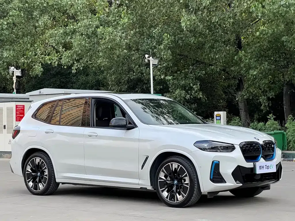 BMW iX3 — фото 6