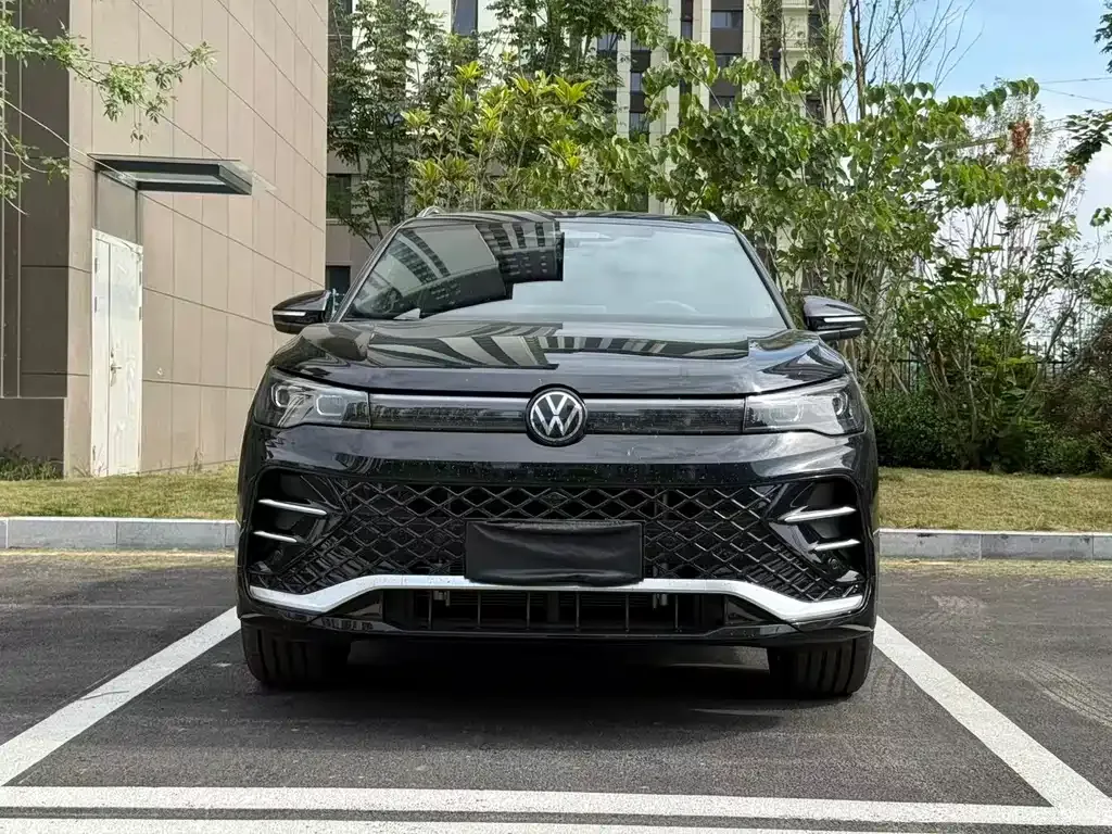 Volkswagen Tiguan L — фото 5