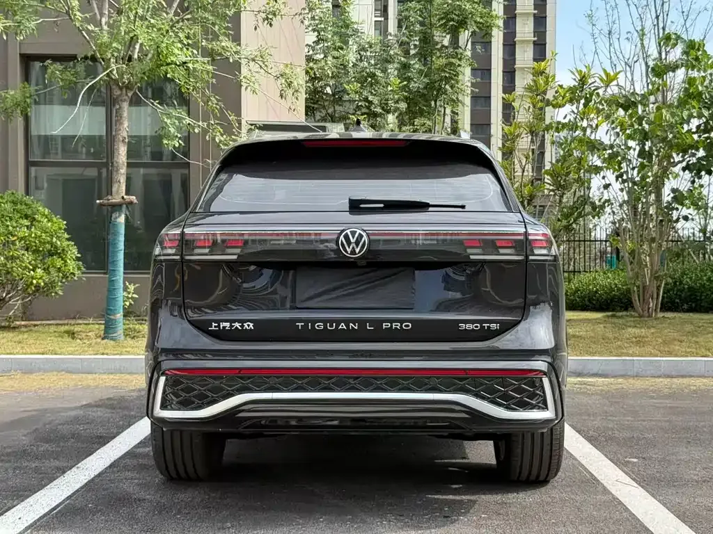 Volkswagen Tiguan L — фото 8