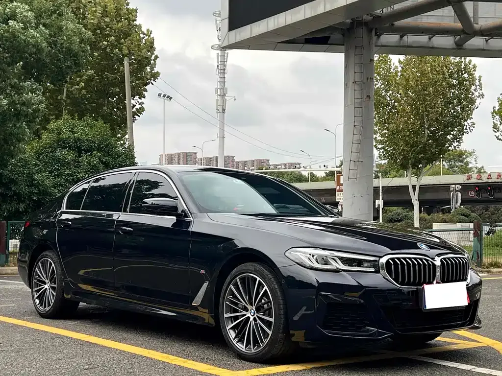 BMW 5 Series — фото 7