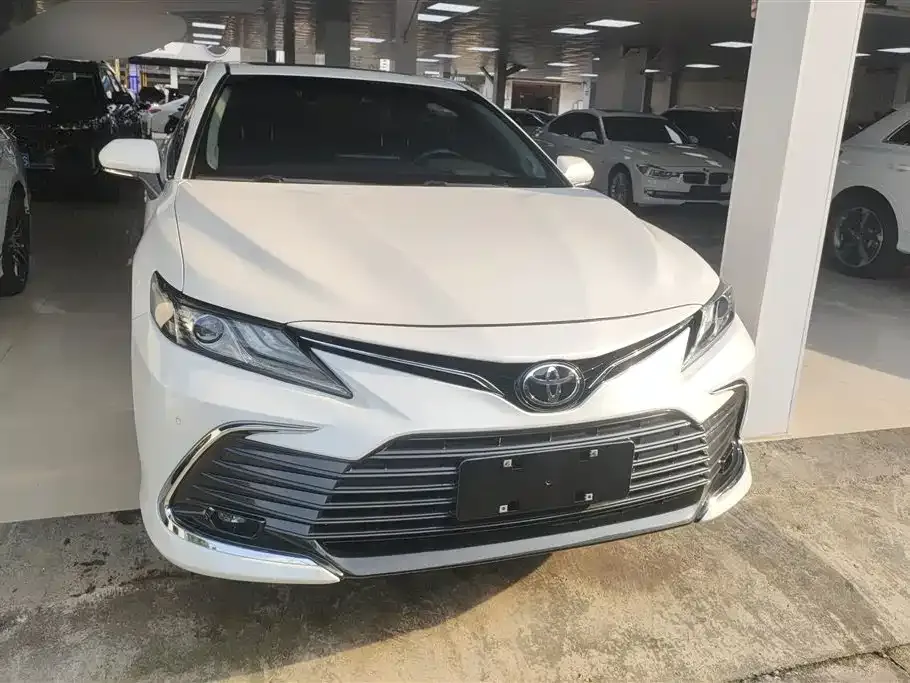 Toyota Camry — фото 9