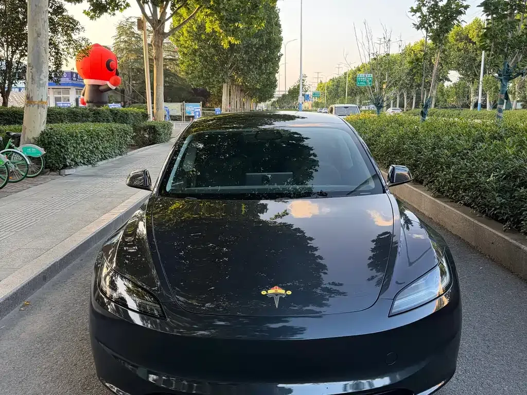 Tesla Model 3 — фото 1