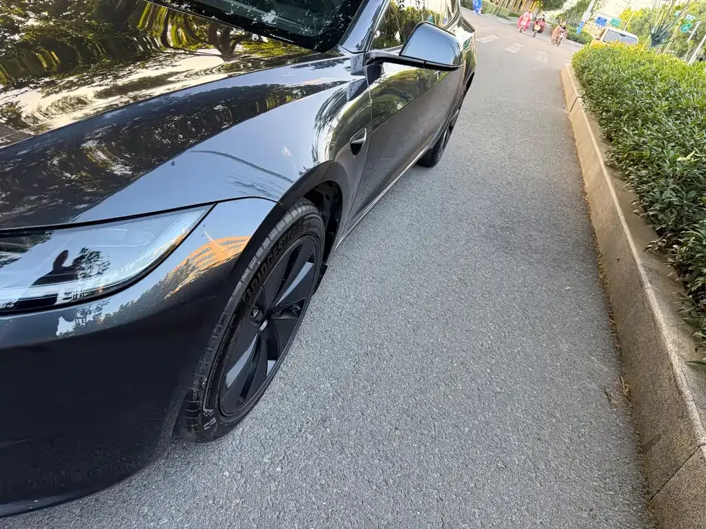 Tesla Model 3 — фото 10