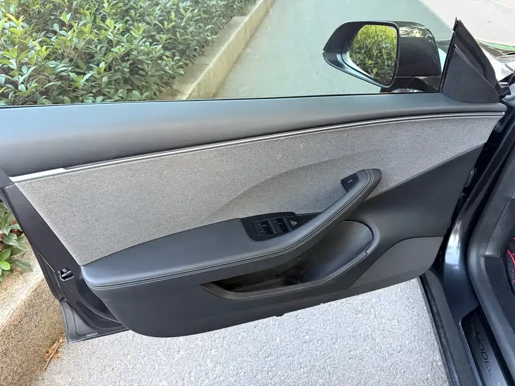 Tesla Model 3 — фото 3