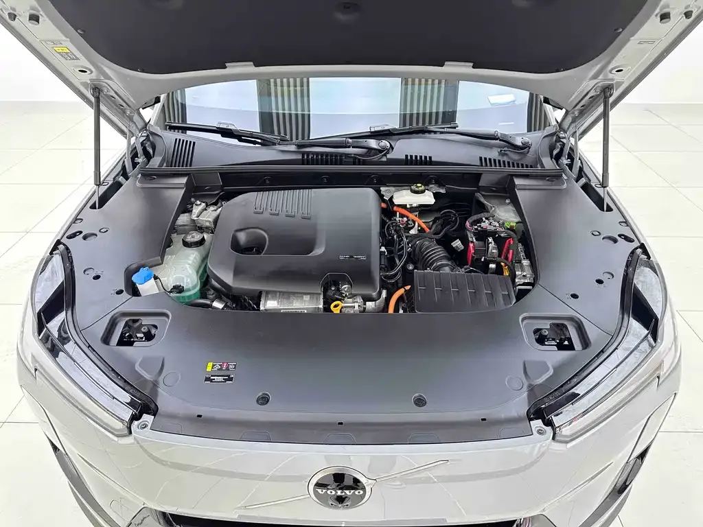Volvo XC70 Plug-in Hybrid — фото 9