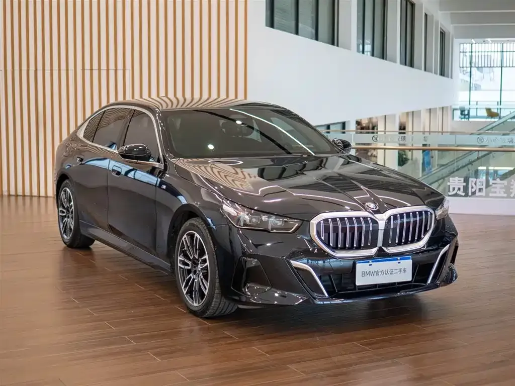 BMW 5 Series — фото 4