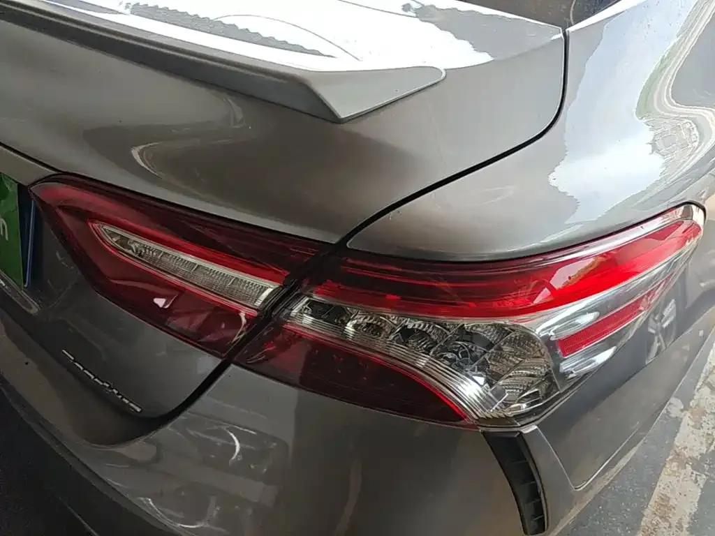 Toyota Camry — фото 2