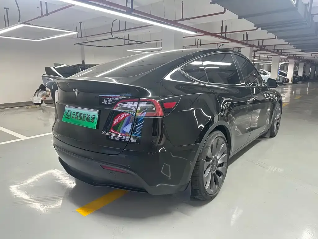 Tesla Model Y — фото 6